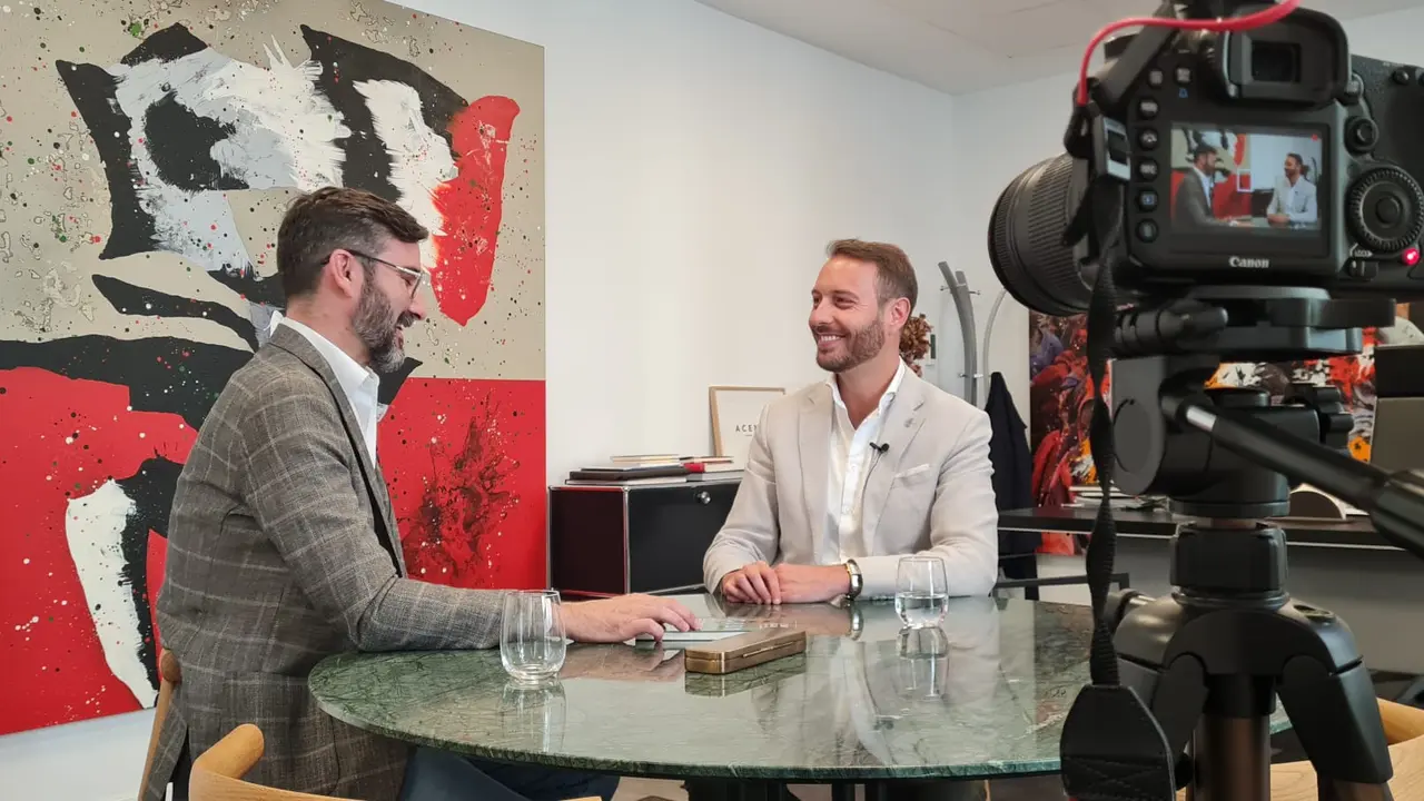 David Álvaro (a la derecha), en un momento de la entrevista