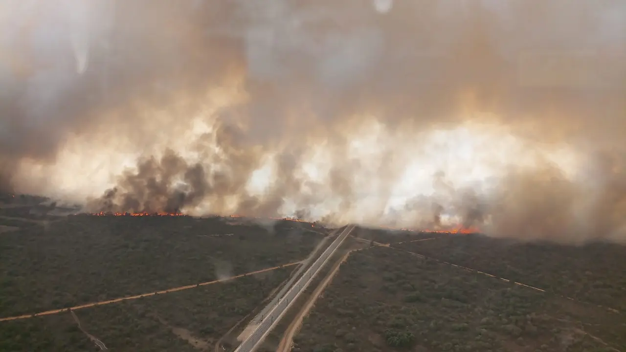 Vista área del incendio de La Culebra, en Zamora