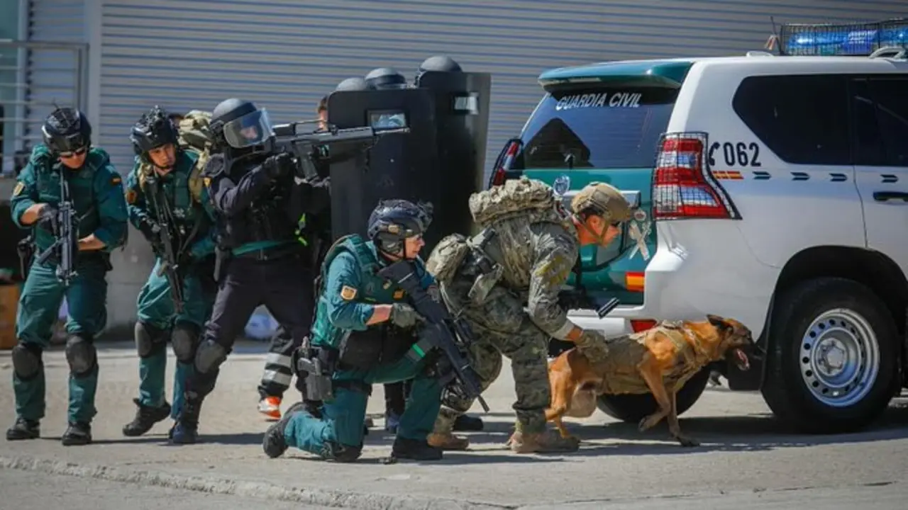 Imagen del cuerpo de intervención especial de la Guardia Civil Fuente: Twitter
