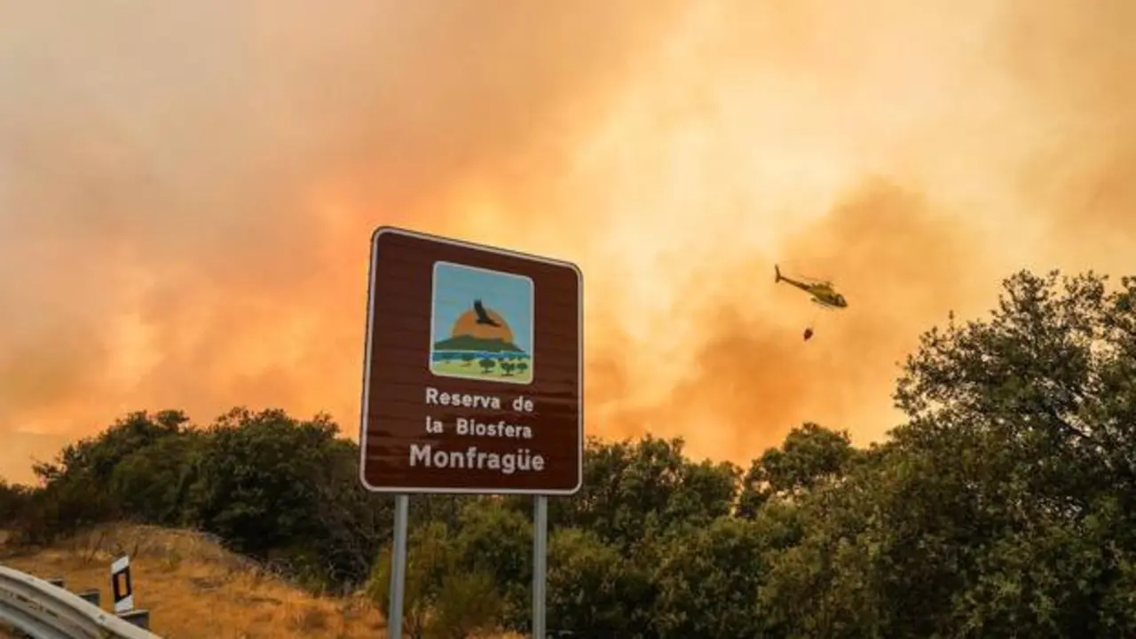 Imagen del incendio de Monfrague Fuente Isaac Cedillo Twitter