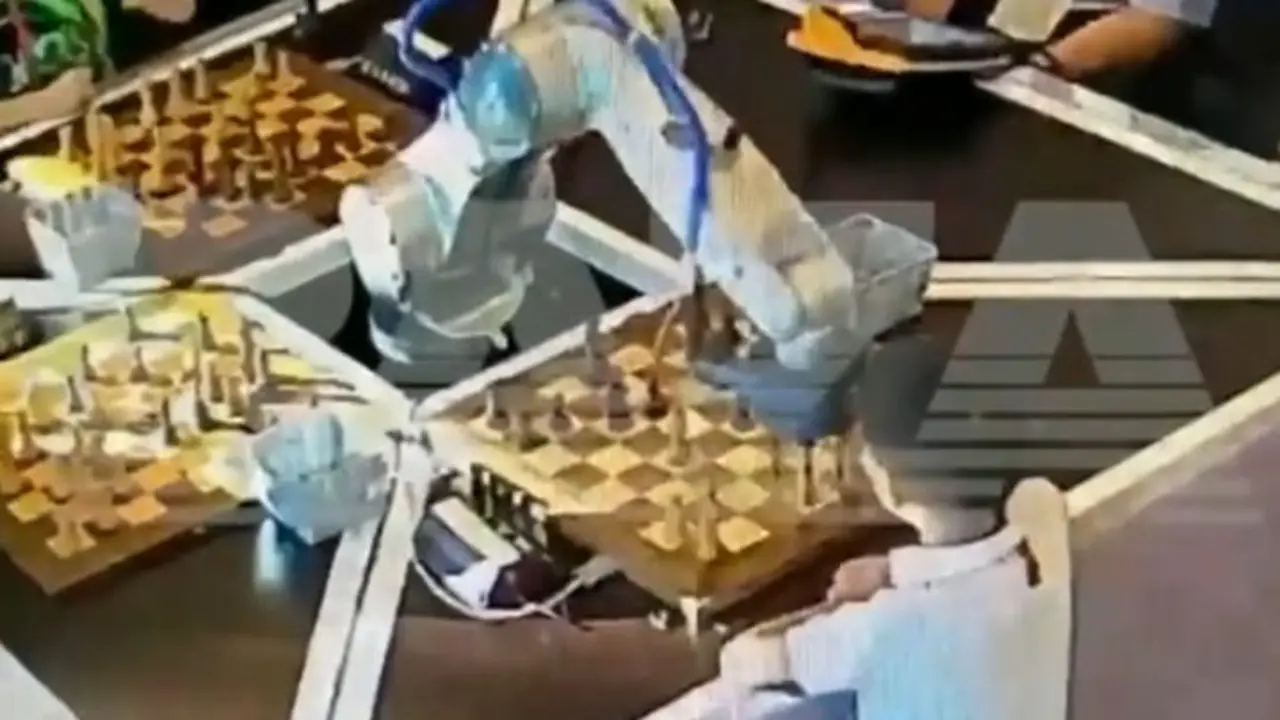 Imagen de la partida del robot con el niño. Fuente Twitter