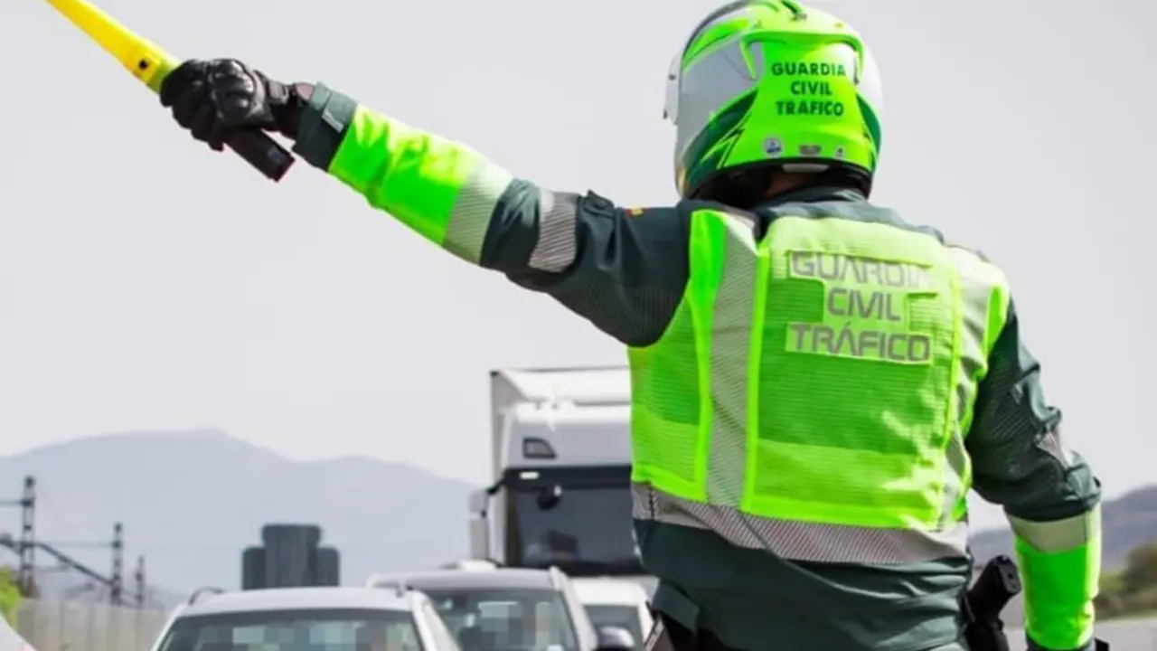 Guardia Civil regulando el tráfico (Foto de ARCHIVO)

