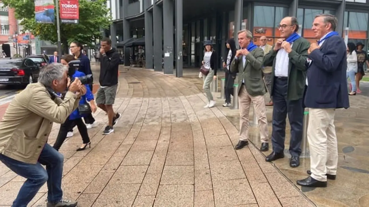 El presidente de Iberdrola, Sánchez Galán por las calles de Bilbao