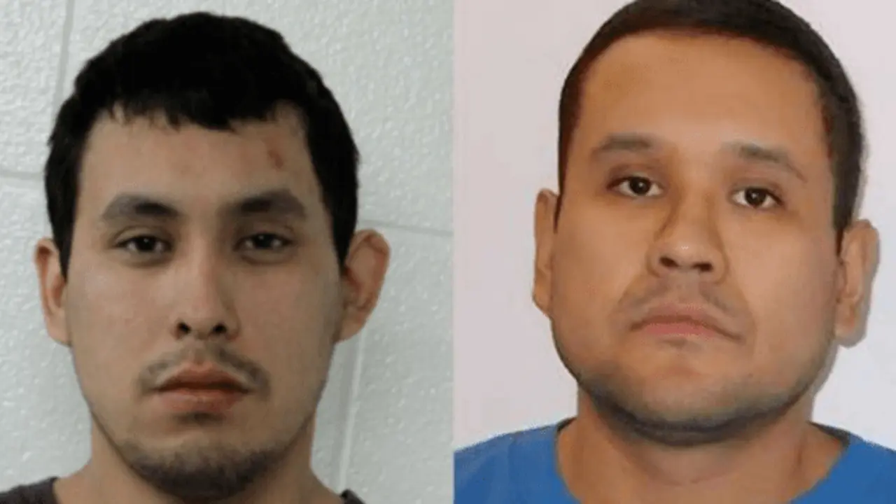 Damien Sanderson (izquierda) fue encontrado muerto, pero Myles Sanderson sigue prófugo