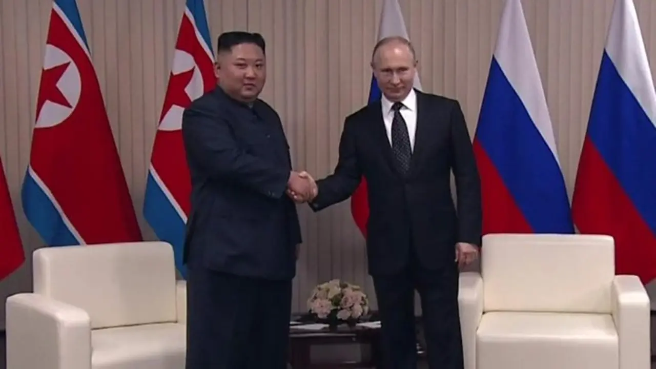 Putin y Kim Jong-un , en una reunión. Fuente Asia News