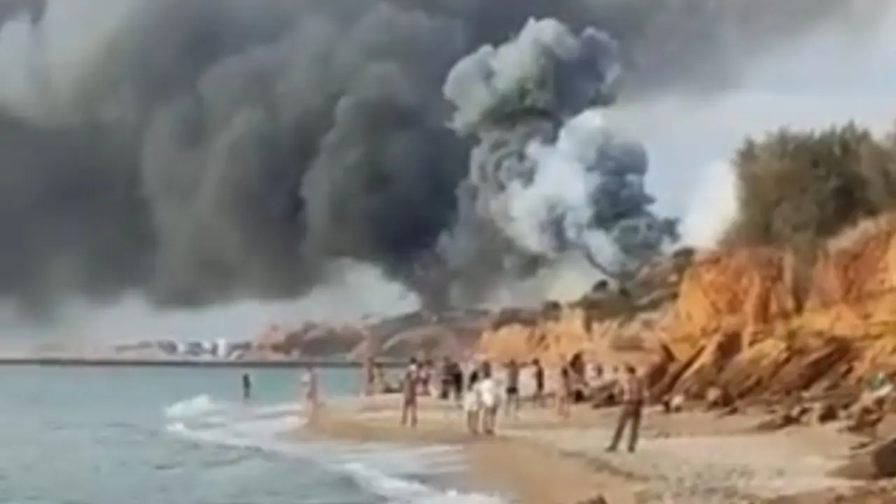 Imagen de las explosiones en la base militar en Crimea.  (Fuente:Faytuks twitter
