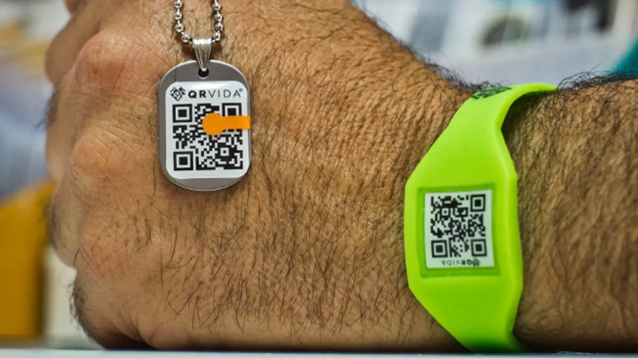 J. YAÑEZ   14/05/2015
Huelva. Comunidad de Andalucia
JEDISOLUTIONS, es una empresa tecnológica que desarrolla aplicaciones como el QRVida, un colgante para identificar tus datos vitales mediante un código QR, datos que pueden salvarte la vida en caso de accidente.