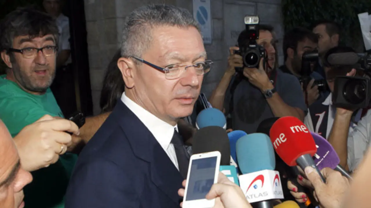 EL MINISTRO DE JUSTICIA ALBERTO RUIZ GALLARDON DURANTE LA CAPILLA ARDIENTE DE ISIDORO ALVAREZ EN MADRID
14/09/2014
MADRID