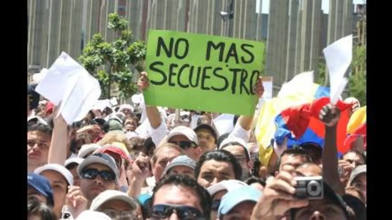MEDELLÍN MARCHA PARA PEDIR POR LA LIBERTAD DE TODOS LOS SECUESTRADOS FOTO JUAN ANTONIO SÁNCHEZ OCAMPO