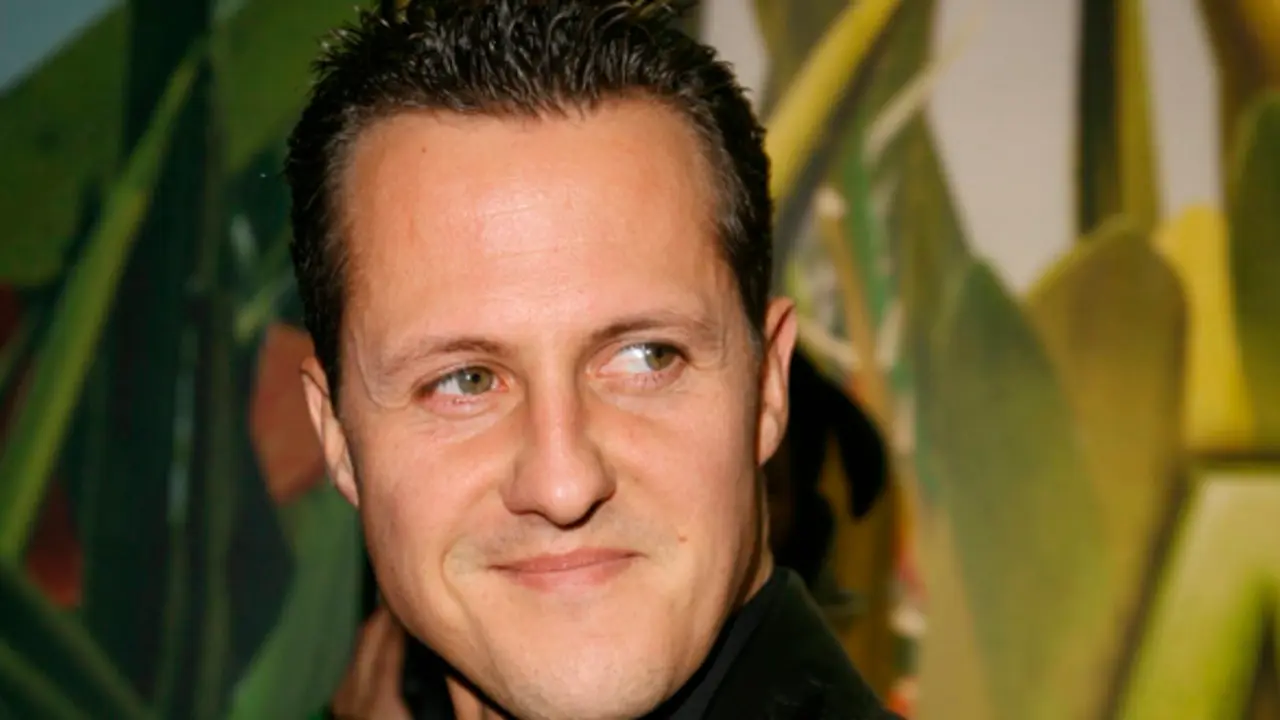 EL EX PILOTO DE F1 MICHAEL SCHUMACHER POSANDO DURANTE LA PREMIER DE LA PELICULA "ARTHUR AND THE MINIMOYS"
Denis Guignebourg / jpistudios.com / ©KORPA
27/11/2006
PARIS *** Local Caption *** Michael Shumacher
Paris Premiere of Arthur and the Minimoys
France
11/27/06
©Denis Guignebourg / jpistudios.com
310-657-9661