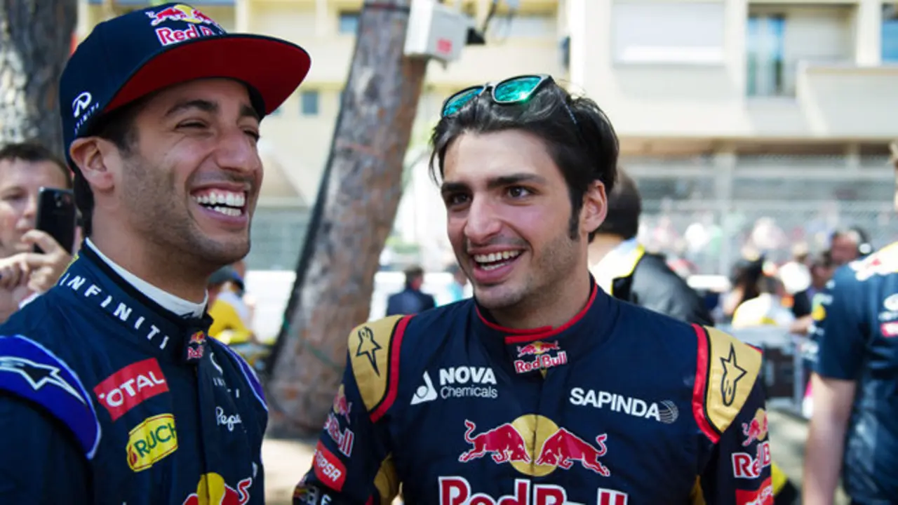 (L to R): Daniel Ricciardo (AUS) Red Bull Racing with Carlos Sainz Jr (ESP) Scuderia Toro Rosso.
22.05.2015. Formula 1 World Championship, Rd 6, Monaco Grand Prix, Monte Carlo, Monaco, Friday.
 - www.xpbimages.com, EMail: requests@xpbimages.com - copy of publication required for printed pictures. Every used picture is fee-liable. © Copyright: Price / XPB Images
