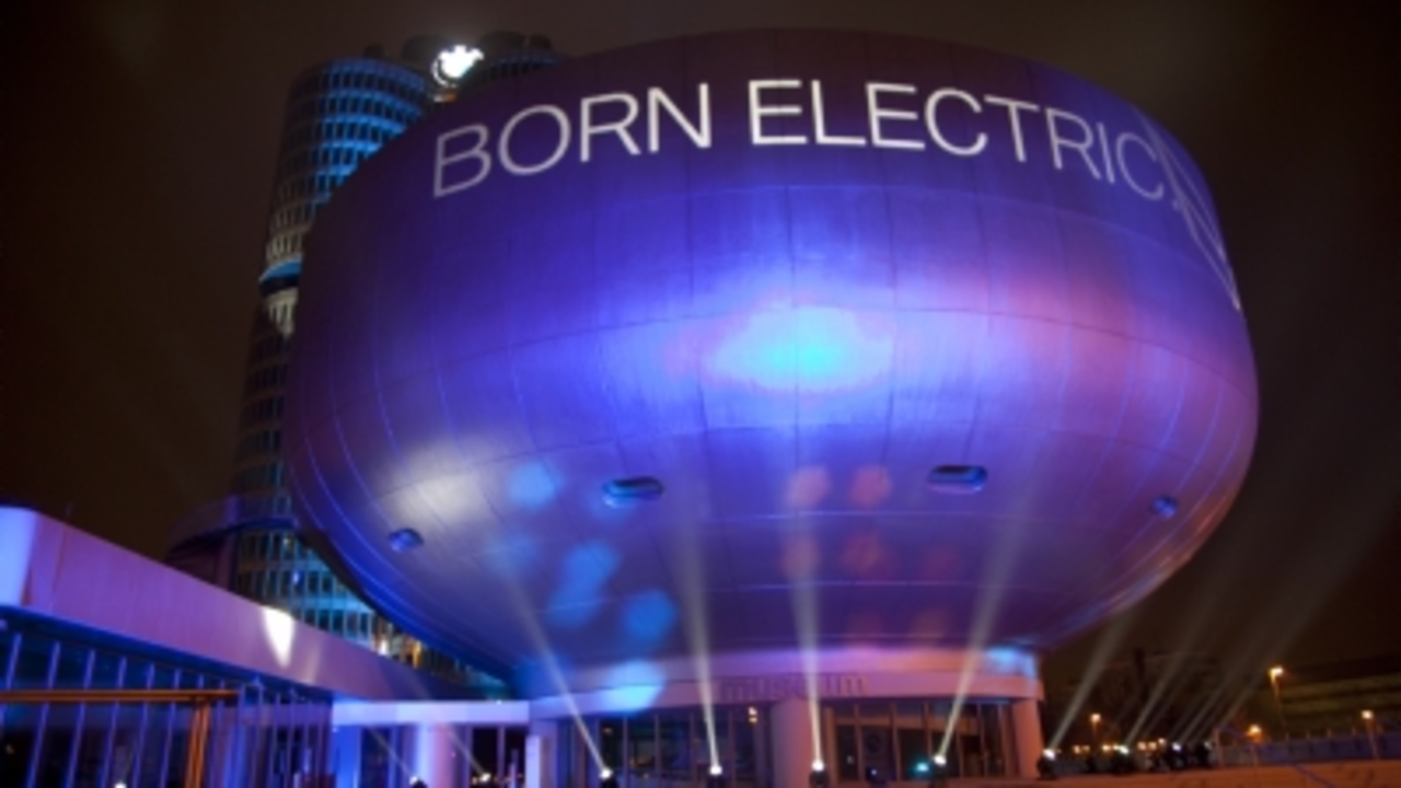 Video projection of BMW Welt and BMW Museum for the Launch of BMW i (02/2011).