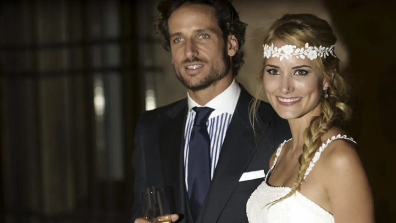 GRA339. TOLEDO, 17/07/2015.- El tenista Feliciano López y la modelo Alba Carrillo esta noche en el Cigarral del Santo Ángel Custodio, donde se ha celebrado el convite, tras contraer matrimonio esta tarde en el Alcázar de Toledo. EFE/Ismael Herrero