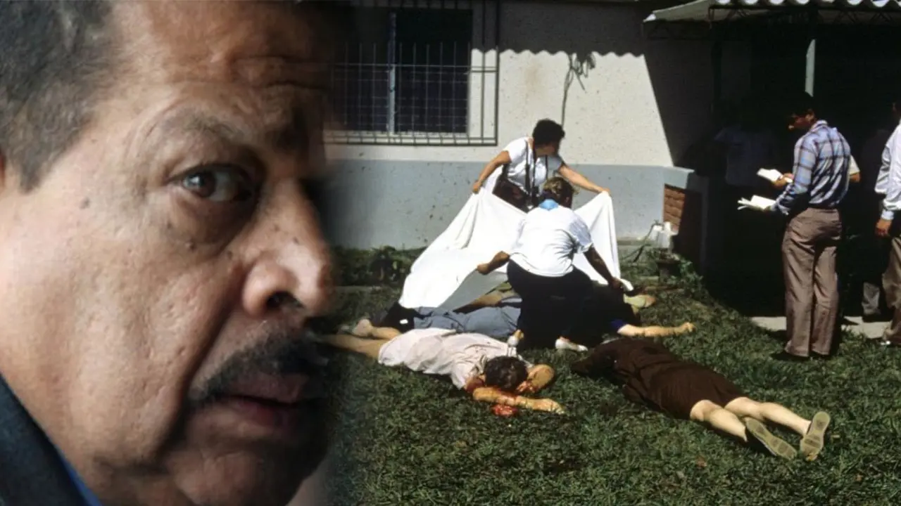 Los cuerpos de uno de los seis sacerdotes asesinados y de dos mujeres yacen en el exterior de la residencia de los jesuitas, en el barrio Jardines de Guadalupe de San Salvador. Un grupo de entre 30 y 40 hombres con uniforme militar entraron en la vivienda, poco después de las tres de la madrugada, y disparon sobre los religiosos, entre los que se encontraba el jesuíta español Ignacio Ellacuría, rector de la Universidad Centroamericana, otros seis religiosos de la Compañía de Jesús y dos mujeres que atendían la residencia en la que vivían. Horizontal