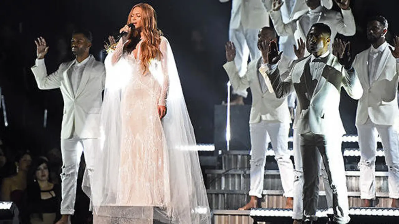 BeyoncÃ© performs on stage at the 57th Annual Grammy Awards in Los Angeles February 8, 2015. AFP PHOTO / ROBYN BECK        (Photo credit should read ROBYN BECK/AFP/Getty Images)
