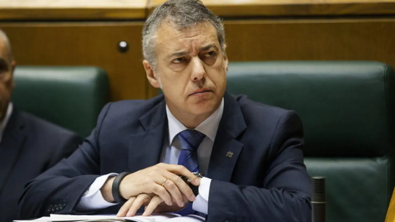 GRA048 VITORIA, 30/05/2014.- El lehendakari, Iñigo Urkullu, durante el pleno de control que hoy celebra el Parlamento Vasco. EFE/David Aguilar