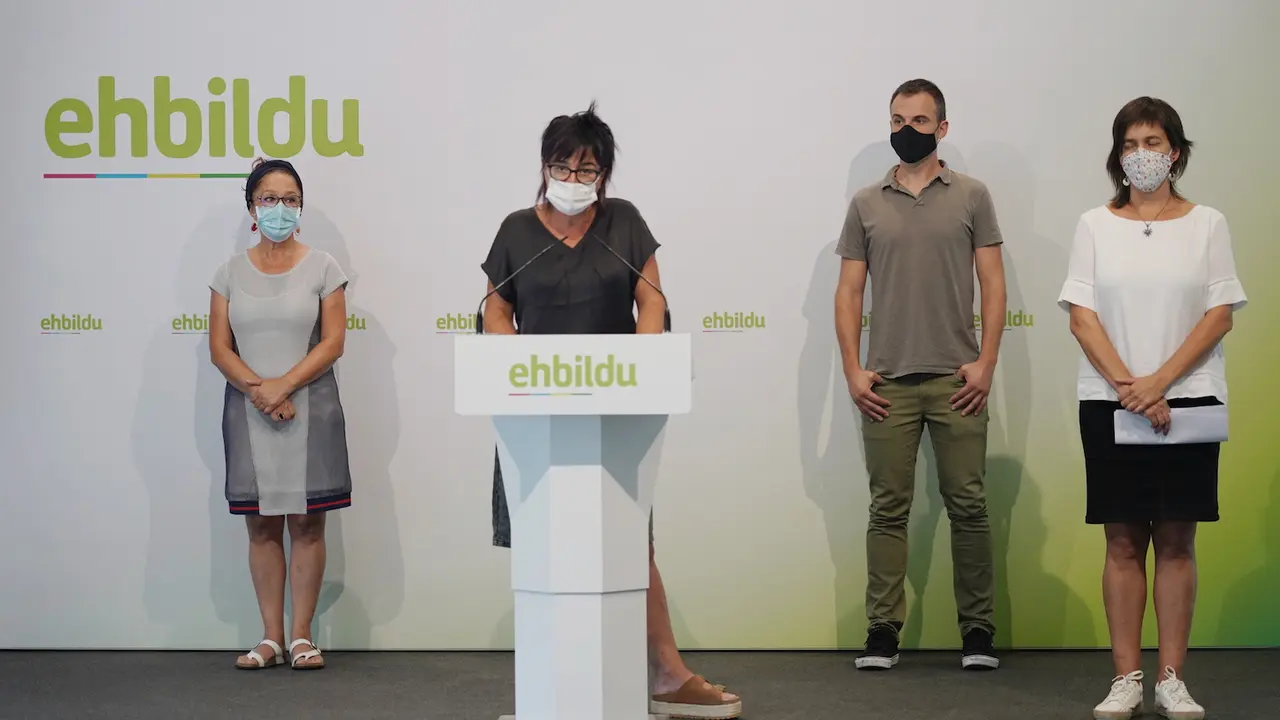 2020-08-17, Donostia. EH Bilduko  alkateek Espainiako Gobernuak Espainiako udalen elkargoarekin (FEMP) egindako akordioaren balorazioa egin dute. Agurtzane Solaberrieta (Usurbilgo alkatea), Itziar Biguri (Urdu√±ako alkatea), Txelo Auzmendi (Asparrenako alkatea) eta Aitor Larraza (Irurtzungo alkatea)

17-08-2020, San Sebasti√°n. Comparecencia de alcaldes de EH Bildu sobre el acuerdo Gobierno-FEMP sobre la deuda municipal. Agurtzane Solaberrieta ( alcaldesa de Usurbil), Itziar Biguri (alcaldesa de Urdu√±a), Txelo Auzmendi (Alcaldesa de Asparren) y Aitor Larraza (alcalde de Irurtzun) Andoni Canellada