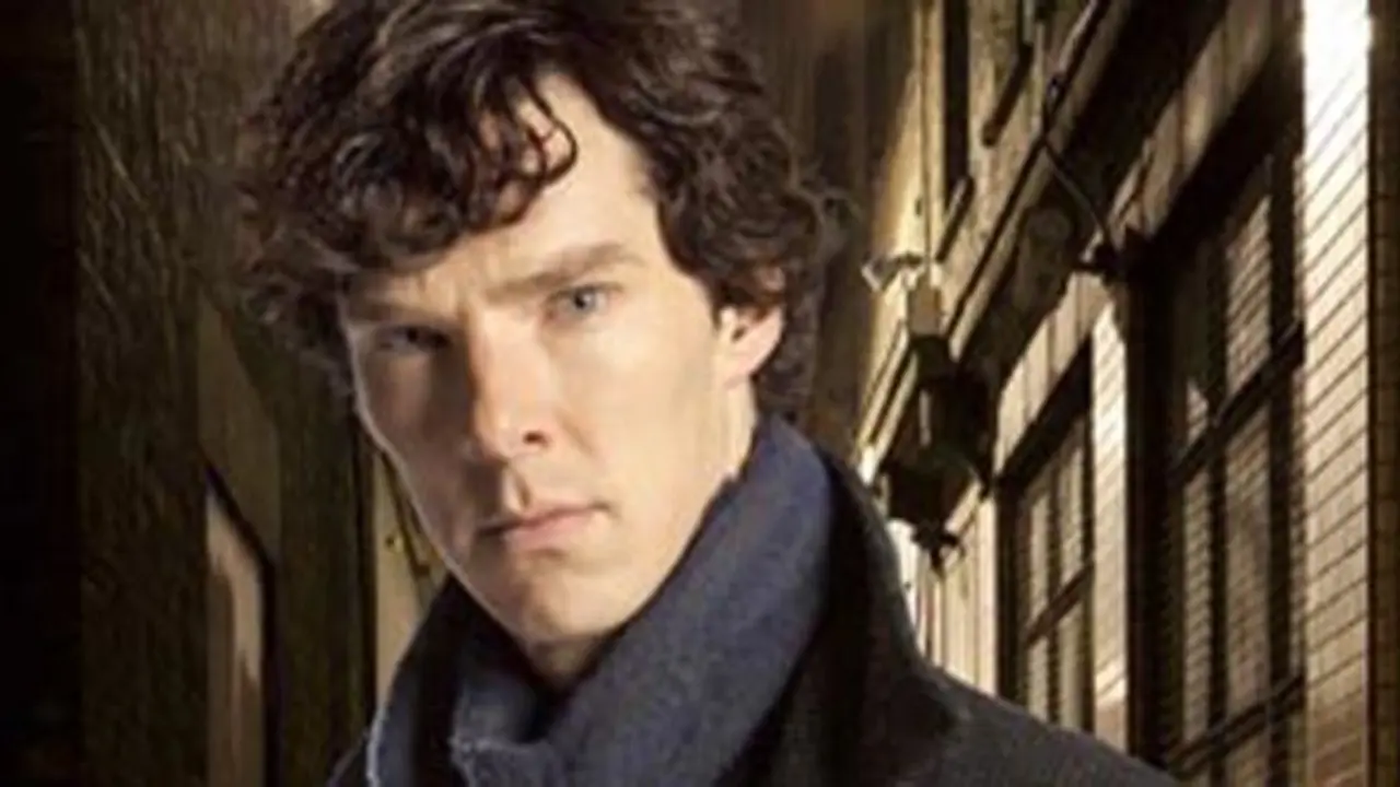 In this publicity image released by PBS,  Benedict Cumberbatch portrays Sherlock Holmes in "Sherlock," a fast-paced, witty take on the legendary Sherlock Holmes crime novels, set in present day London, premiering Sunday, Oct. 24, 2010 on PBS. (AP Photo/PBS) TELETIPOS_CORREO:%%%,ENT,%%%,%%%