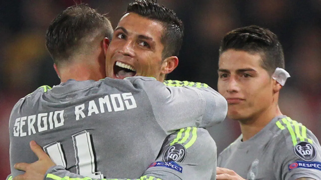 ROME, ITALY - FEBRUARY 17:  Cristiano Ronaldo with Sergio Ramos of Real Madrid CF celebrates after scoring the opening goal during the UEFA Champions League round of 16 first leg match between AS Roma and Real Madrid CF at Stadio Olimpico on February 17, 2016 in Rome, Italy.  (Photo by Paolo Bruno/Getty Images)