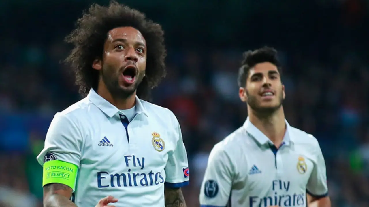 MADRID, SPAIN - OCTOBER 18:  Marcelo (L) of Real Madrid celebrates scoring his team's second goal during the UEFA Champions League Group F match between Real Madrid CF and Legia Warszawa at Bernabeu on October 18, 2016 in Madrid, Spain.  (Photo by Gonzalo Arroyo Moreno/Getty Images)