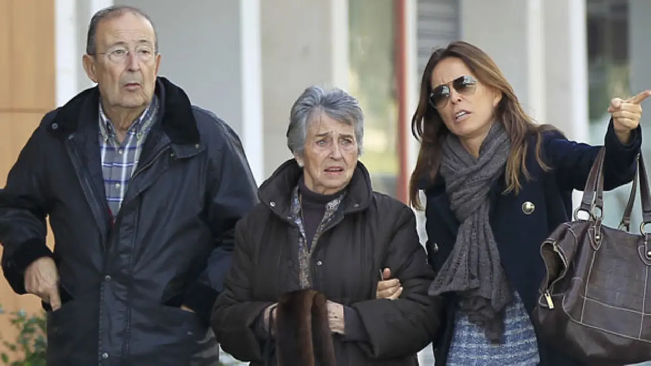 LA ACTRIZ LIDIA BOSCH CON SUS PADRES POR LAS CALLES DE MADRID
29/01/2013
MADRID