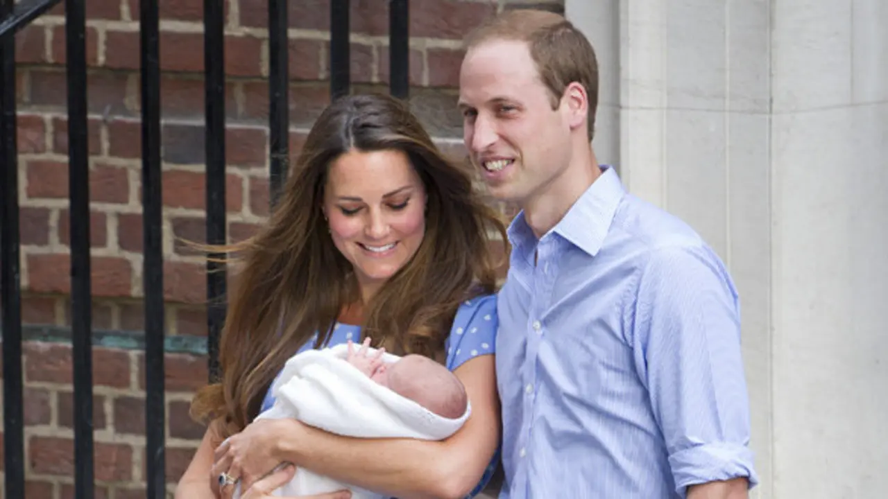 Britain's Prince William and Kate, Duchess of Cambridge hold the Prince George of Cambridge, Tuesday July 23, 2013,outside St. Mary'sHospital in London