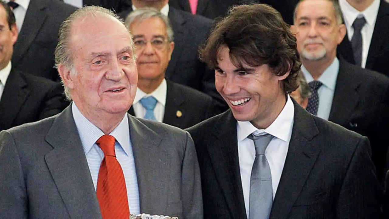 MADRID, SPAIN - FEBRUARY 14:  King Juan Carlos (2L) and Queen Sofia of Spain (L) meet tennis players Rafael Nadal (2R) and David Ferrer (R) at Zarzuela Palace on February 14, 2012 in Madrid, Spain.  (Photo by Pablo Blazquez Dominguez/WireImage)