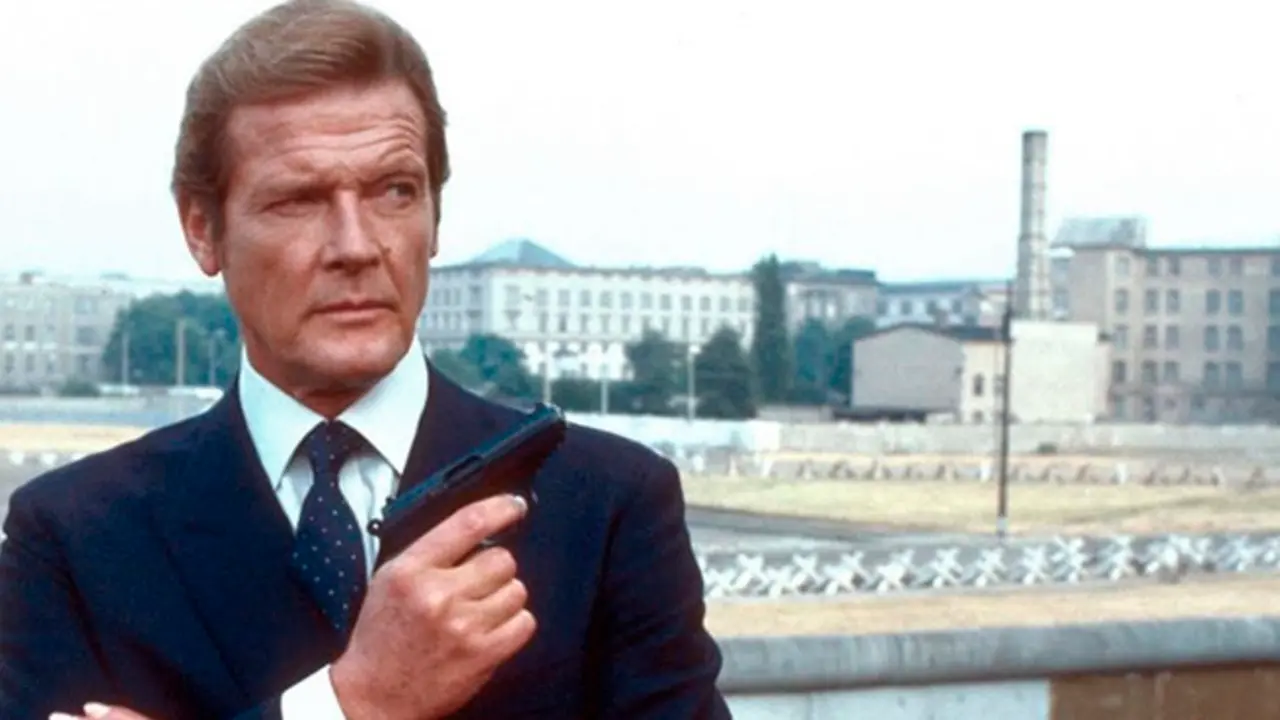 ICULT ROGER MOORE JAMES BOND