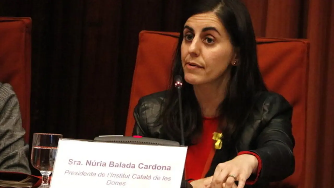 Pla mitjà de la presidenta de l'Institut Català de les Dones, Núria Balada, en la seva compareixença en comissió parlamentària el 5 de febrer del 2019 (horitzontal)