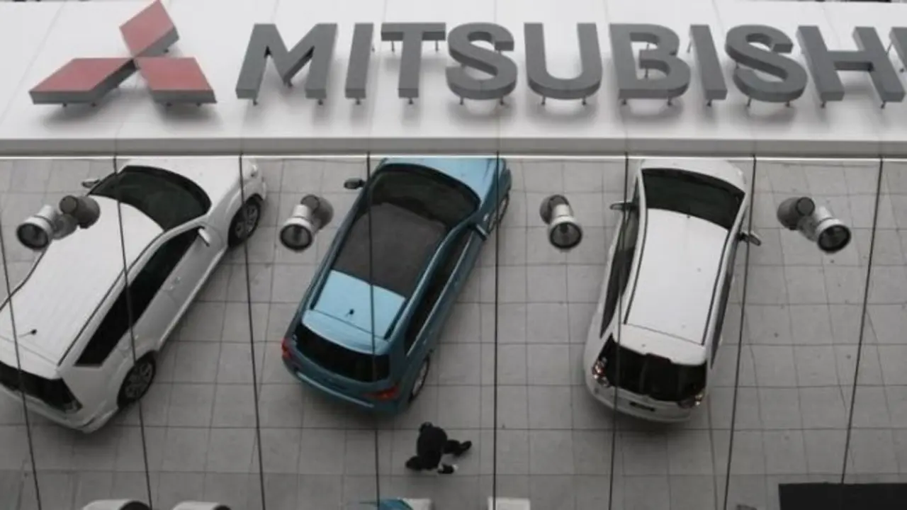 Mitsubishi Motors Corp's vehicles are reflected on an external wall at the company headquarters in Tokyo April 27, 2010.  REUTERS/Issei Kato