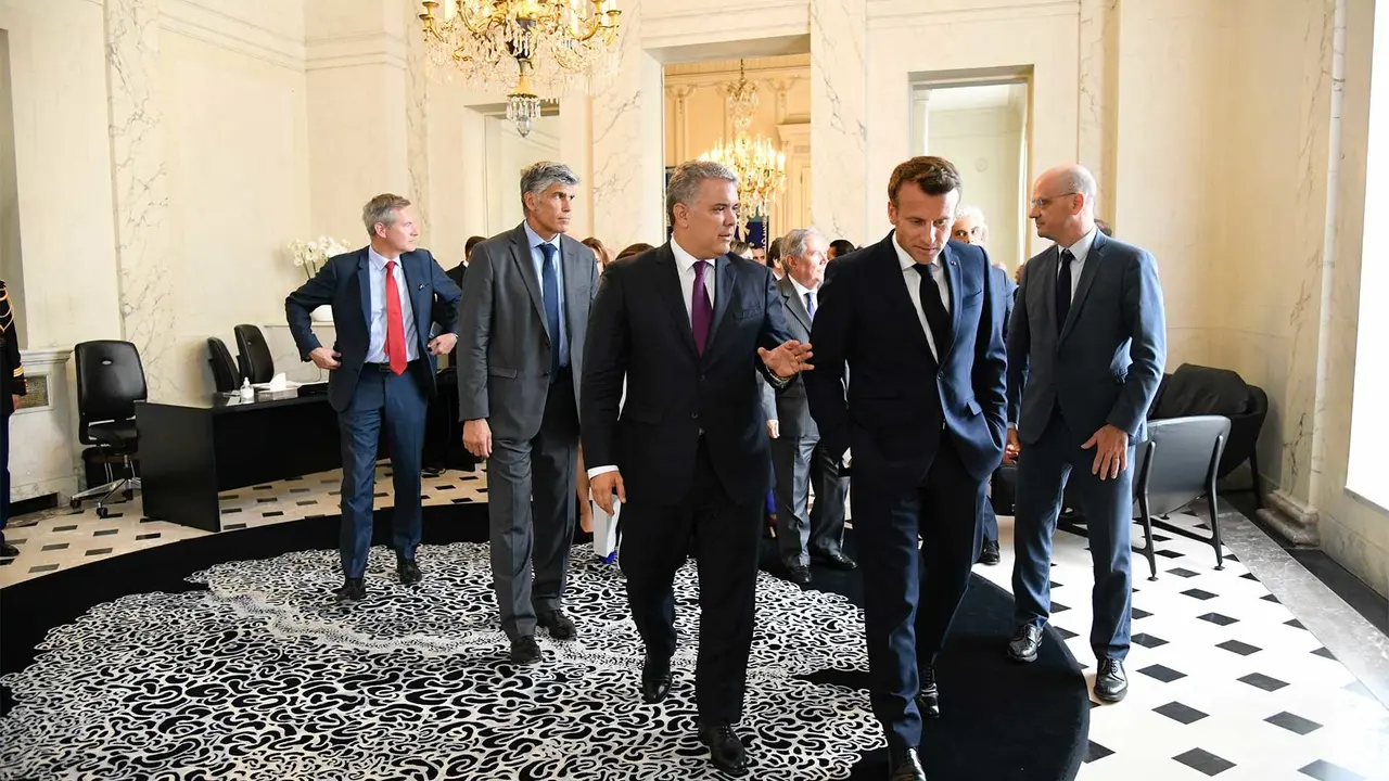 El Presidente Iván Duque fue recibido este miércoles  por el Mandatario de Francia, Emmanuel Macron, con quien dialogó sobre comercio, energía, emprendimiento, cambio climático, seguridad y crisis migratoria.