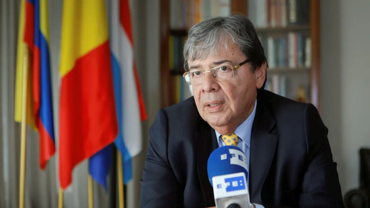 GRAF7649. BRUSELAS, 20/09/2018.- El canciller colombiano, Carlos Holmes Trujillo, durante la rueda concedida hoy a Efe en Bruselas, en la que confió que la Unión Europea (UE) otorgue un apoyo adicional ante la crisis migratoria sin precedentes que afronta Colombia por la salida de venezolanos que huyen de la precaria situación que vive su país. EFE/José Villalgordo