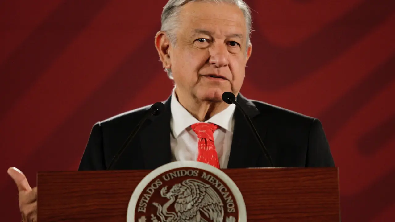 90726002.Ciudad de México, 26 Jul 2019, (Notimex-Alejandro Guzmán).- El Presidente Andrés Manuel López Obrador detalló el plan de mantenimiento que se está llevando en las plantas de la Comisión Federal de Electricidad. Los esfuerzos se enfocarán en la rehabilitación de las plantas existentes, la creación de nuevas, así como modernizar el sistema eléctrico con nuevas tecnologías. México, 26 de julio del 2019. NOTIMEX/FOTO/ALEJANDRO GUZMÁN/AGV/POL/4TAT