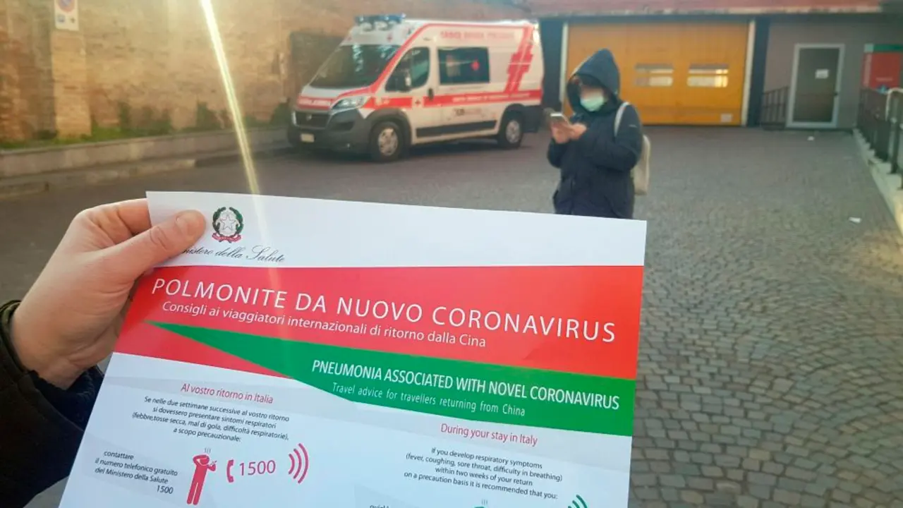 Piacenza (Italy), 21/02/2020.- A person holds an information leaflet issued by the Italian Health Ministry about pneumonia symptoms caused by the novel coronavirus, at the entrance of the Piacenza hospital, where a woman has been hospitalized in isolation in the Infectious Diseases department, in Piacenza, northern Italy, 21 February 2020. (Italia) EFE/EPA/GIAMPIETRO BISAGLIA