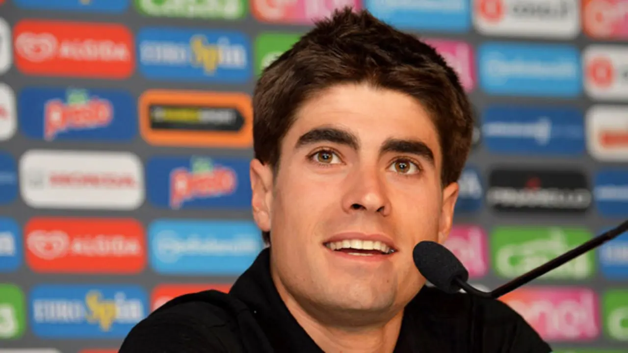 APE01 APELDOORN (HOLANDA) 04/05/2016 .- El ciclista español Mikel Landa, de Team Sky, da una rueda de prensa en el polideportivo de Apeldoorn, Holanda, hoy, 4 de mayo de 2016. La 99 edición del Giro comenzará en la ciudad holandesa el próximo 6 de mayo. EFE/Luca Zennaro