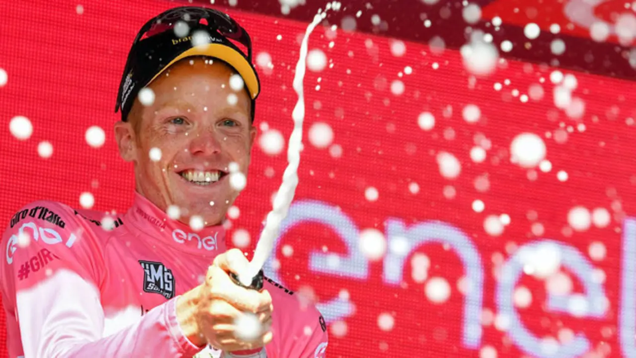. Corvara (Italy), 21/05/2016.- Dutch rider Steven Kruijswijk of Team LottoNL - Jumbo celebrates on the podium wearing the overall leader's pink jersey after the 14th stage of the Giro d'Italia cycling race over 210km from Alpago to Corvara, Italy, 21 May 2016. (Ciclismo, Italia) EFE/EPA/ALESSANDRO DI MEO
