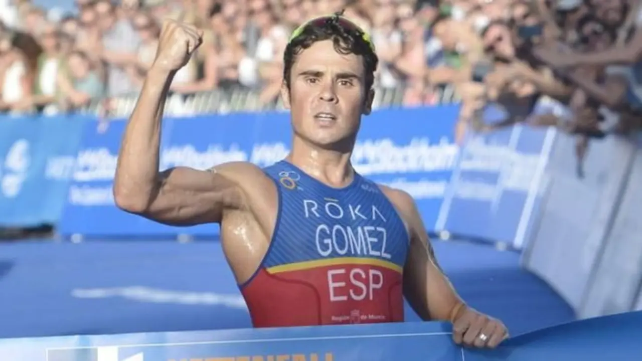 DMCF02. Stockholm (Sweden), 22/08/2015.- Javier Gomez Noya of Spain wins the men's Olympic distance race of the 2015 ITU World Triathlon in Stockholm, Sweden, August 23, 2015. (España, Estocolmo, Suecia) EFE/EPA/JONAS EKSTROMER SWEDEN OUT
