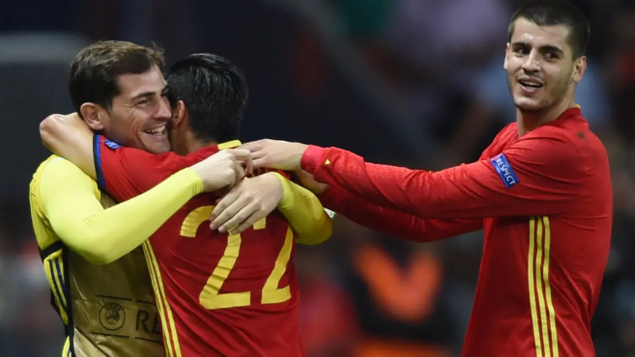 Spain's forward Nolito (C) celebrates his goal, and his team's second, with Spain's goalkeeper Iker Casillas (L) and Spain's forward Alvaro Morata during the Euro 2016 group D football match between Spain and Turkey at the Allianz Riviera stadium in Nice on June 17, 2016.  / AFP / BULENT KILIC        (Photo credit should read BULENT KILIC/AFP/Getty Images)