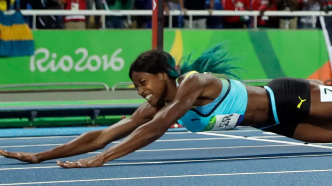 Bahamas' Shaunae Miller falls over the finish line to win gold in the women's 400-meter final during the athletics competitions of the 2016 Summer Olympics at the Olympic stadium in Rio de Janeiro, Brazil, Monday, Aug. 15, 2016. (AP Photo/Matt Slocum)