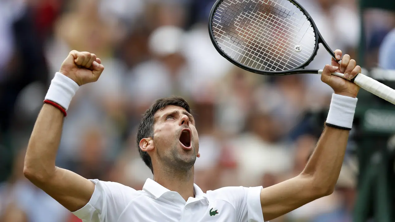 90710076. Londres, 10 Jul 2019 (Notimex-Xinhua).- El tenista serbio Novak Djokovic, festeja al término del partido individual varonil ante el belga David Goffin, en los cuartos de final de Wimbledon. Londres, Inglaterra, 10 de julio de 2019.
NOTIMEX/FOTO/NTX-XINHUA/HAN YAN/COR/SPO/
