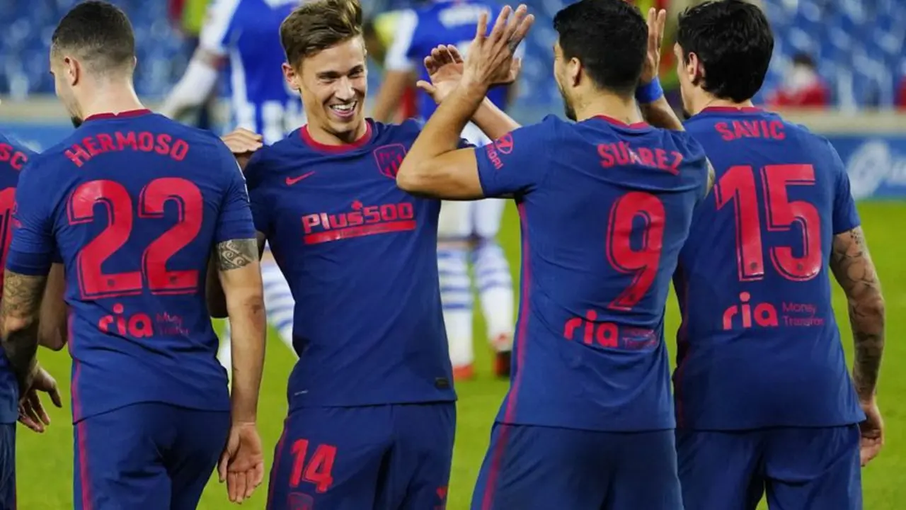 Soccer Football - La Liga Santander - Real Sociedad v Atletico Madrid - Reale Arena, San Sebastian, Spain - December 22, 2020 Atletico Madrid's Marcos Llorente celebrates scoring their second goal with teammates REUTERS/Vincent West