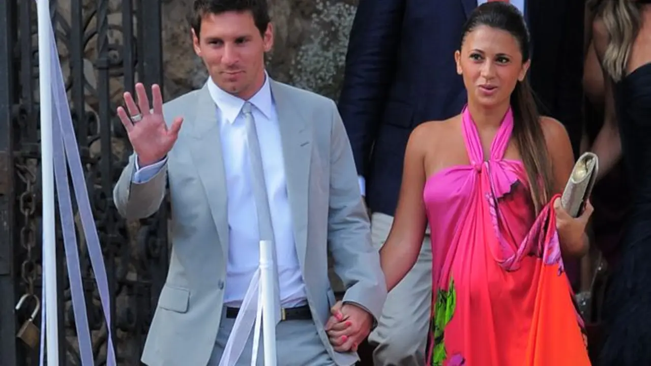 FC Barcelona's Lionel Messi, from Argentina and his girlfriend Antonella Roccuzzo arrive  for Andres Iniesta's wedding at the castle of Tamarit in Tarragona, Spain, Sunday, July 8, 2012. (AP Photo/Manu Fernandez)