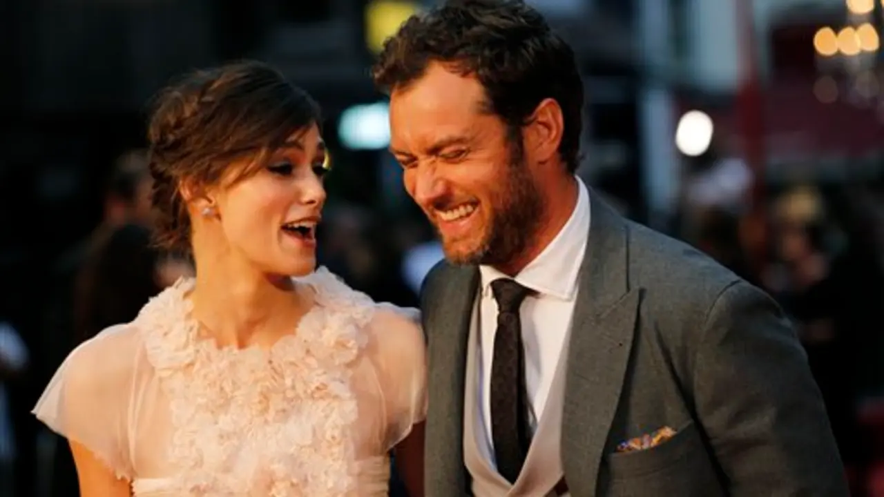Keira Knightley y Jude Law  en el estreno de Anna Karenina en Londres,  el martes 4 de septiembre de 2012. (Foto AP/Sang Tan)