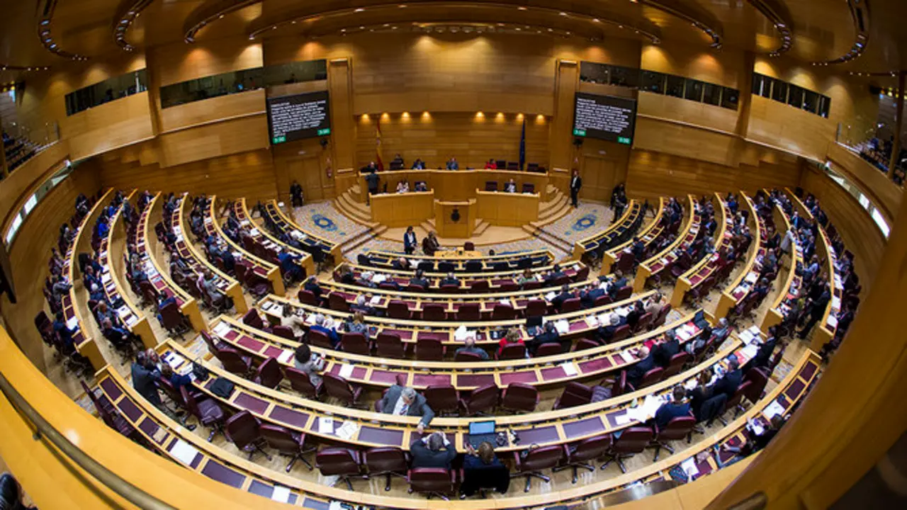 Angel Navarrete 17/02/15 Madrid, Comunidad de Madrid El hemiciclo del Senado durante una sesion de control al gobierno. Vista general de todo el hemiciclo. Plano general, desde la tribuna de visitantes, de todo el hemiciclo del Senado