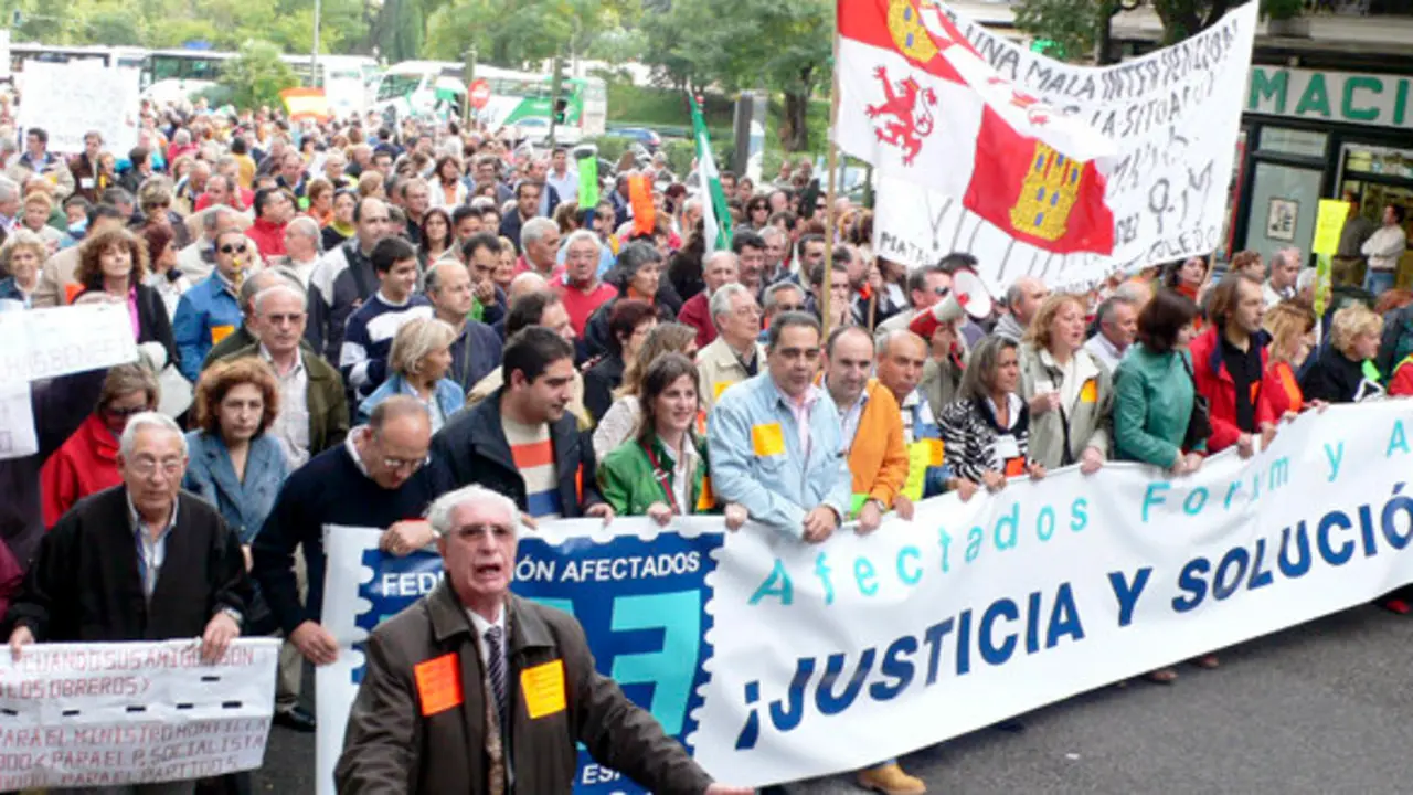MANIFESTACION DE LOS AFECTADOS POR LA INTERVENCION DE FORUM Y AFINSA 
Juan Naharro / ©Radialpress
21/10/2006
MADRID
 *** Local Caption *** Manifestation. Those affected by the interveniton to Forum and Afinsa