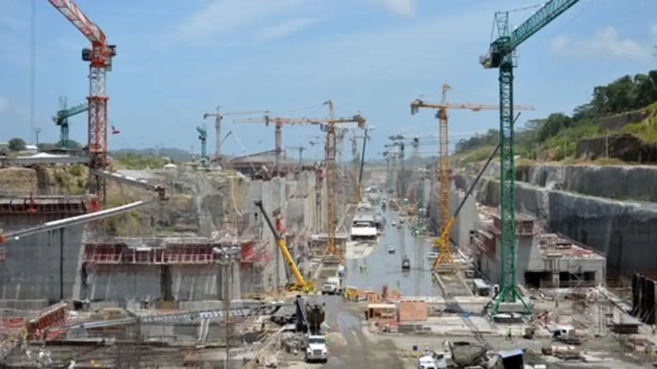 (FILES) Panama Canal locks under construction as seen on August 20, 2013.  A Spanish-led consortium threatened on January 2, 2014 to halt a massive, $5.3 billion (3.9-billion-euro) expansion of the Panama Canal, which handles five percent of world maritime trade, because of a row over cost overruns. AFP PHOTO/Rodrigo ARANGUA

 FILES-PANAMA-CANAL-WORKS-STOPPAGE