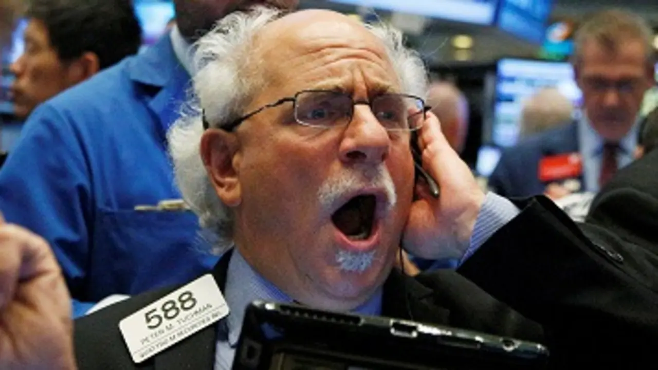 Traders work on the floor of the New York Stock Exchange (NYSE) in New York City, U.S., October 21, 2016.  REUTERS/Brendan McDermid - RTX2PW06