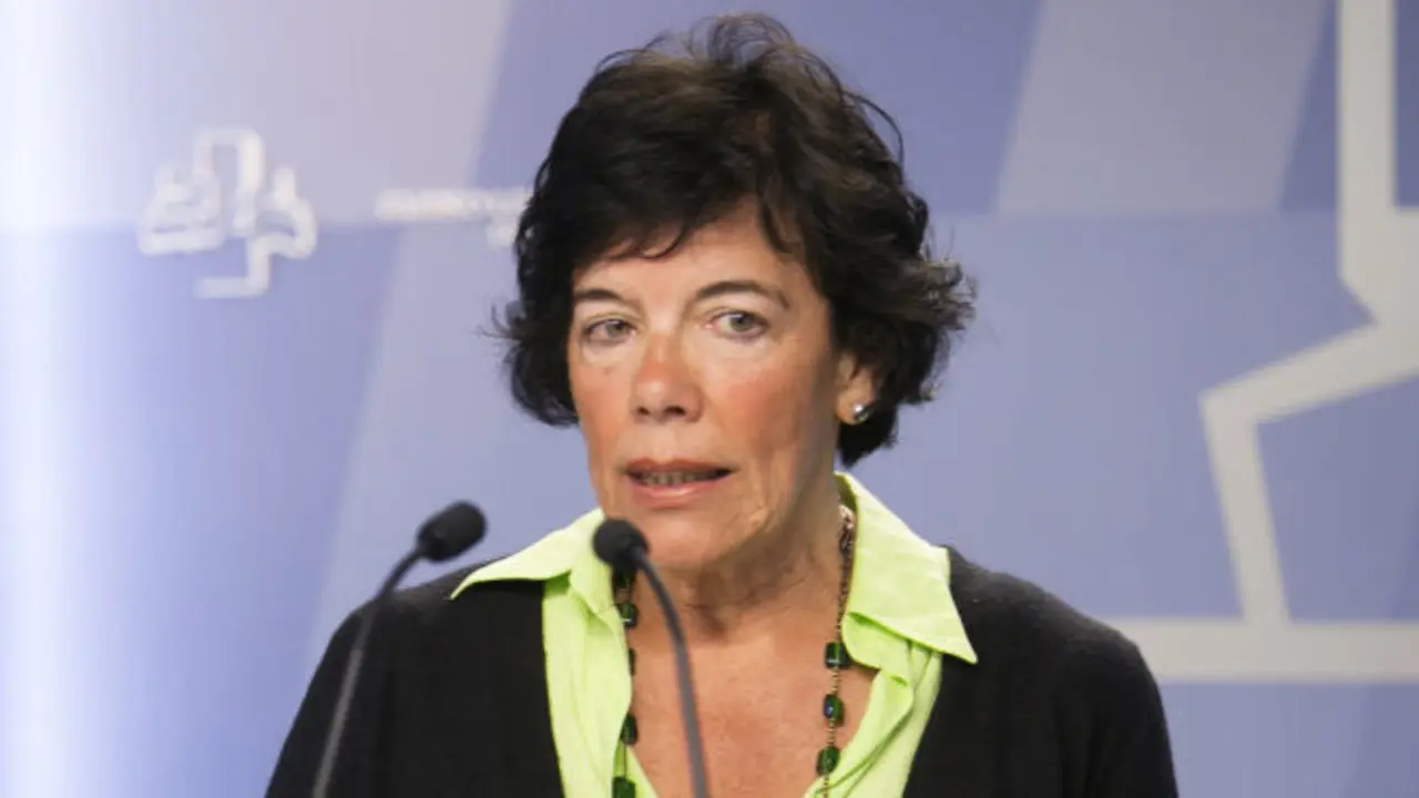 GRA170. VITORIA, 06/04/2016.- La parlamentaria del PSE-EE Isabel Cela·, ha resumido la postura de su partido tras la reuniÛn de la ponencia de autogobierno en el Parlamento Vasco, en la que se ha analizado la propuesta del PNV para actualizar el Estatuto de Gernika. EFE/David Aguilar