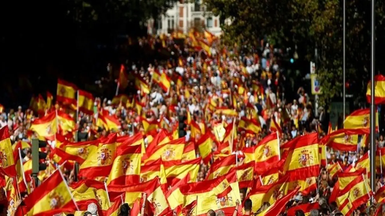 People wave Spain´s flag at a pro-union demonstration in Madrid, October 7, 2017. REUTERS/Javier Barbancho - RC113AD61800