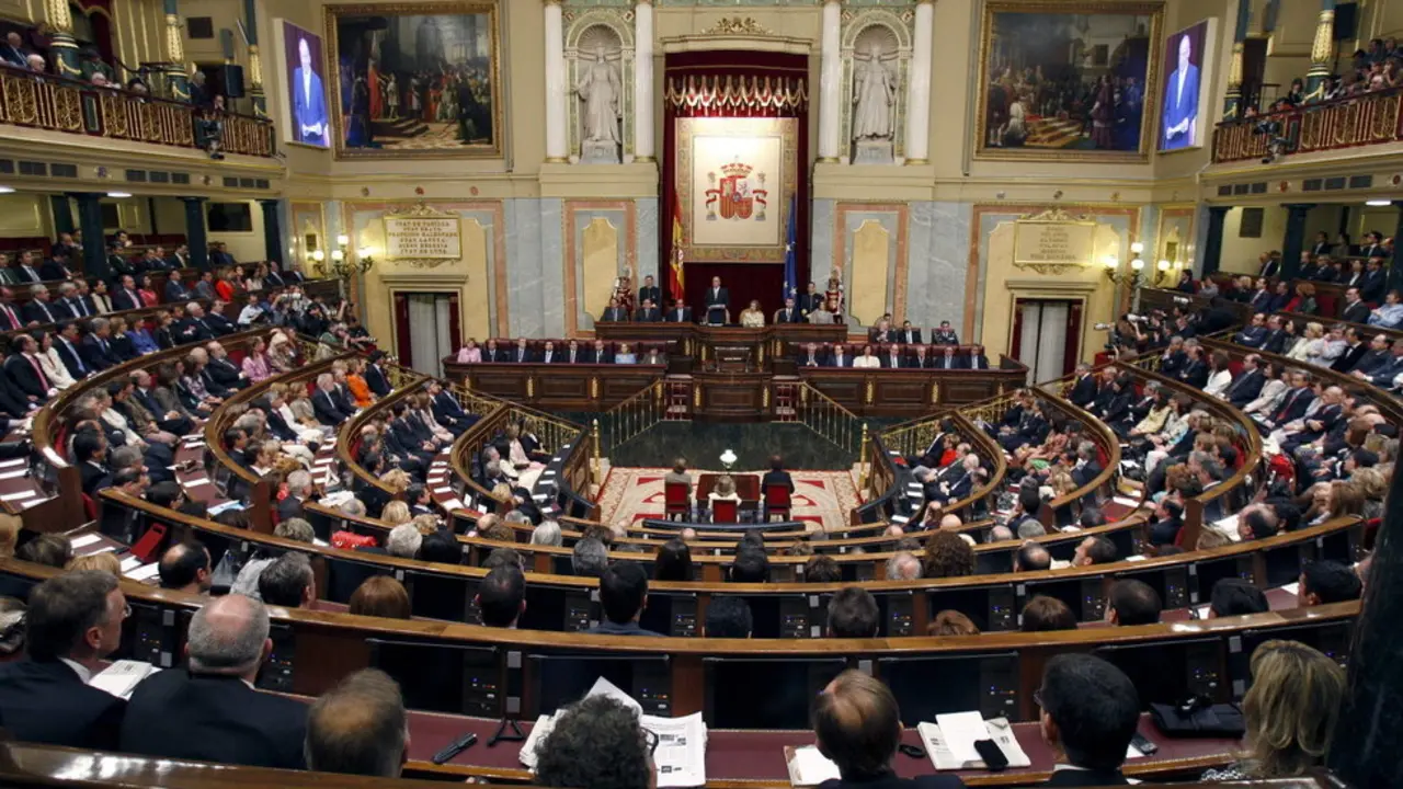 EL REY DE ESPA¿A , JUAN CARLOS I DURANTE LA SESION DE APERTURA DEL PARLAMENTO 2008 EN EL CONGRESO DE LOS DIPUTADOS 
Paco Campos / AP Photo / © Radialpress
16/04/2008
MADRID *** Local Caption *** The Spanish parliament is seen as Spain's King Juan Carlos, centre, makes a speech during the official opening of parliament in Madrid, Wednesday April 16, 2008 .(AP Photo/Paco Campos, Pool)© RADIAL PRESS
PW103(Spain_Opening_of_parliament_PW103_642051016042008.jpg)